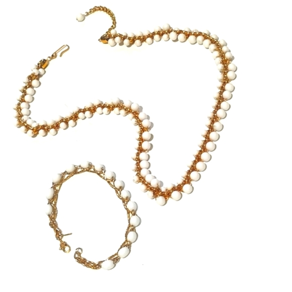 NAPIER VINTAGE WHITE BEADED 20" NECKLACE-VINTAGE MONET BEADED 7.3" BRACELET SET - Picture 9 of 9